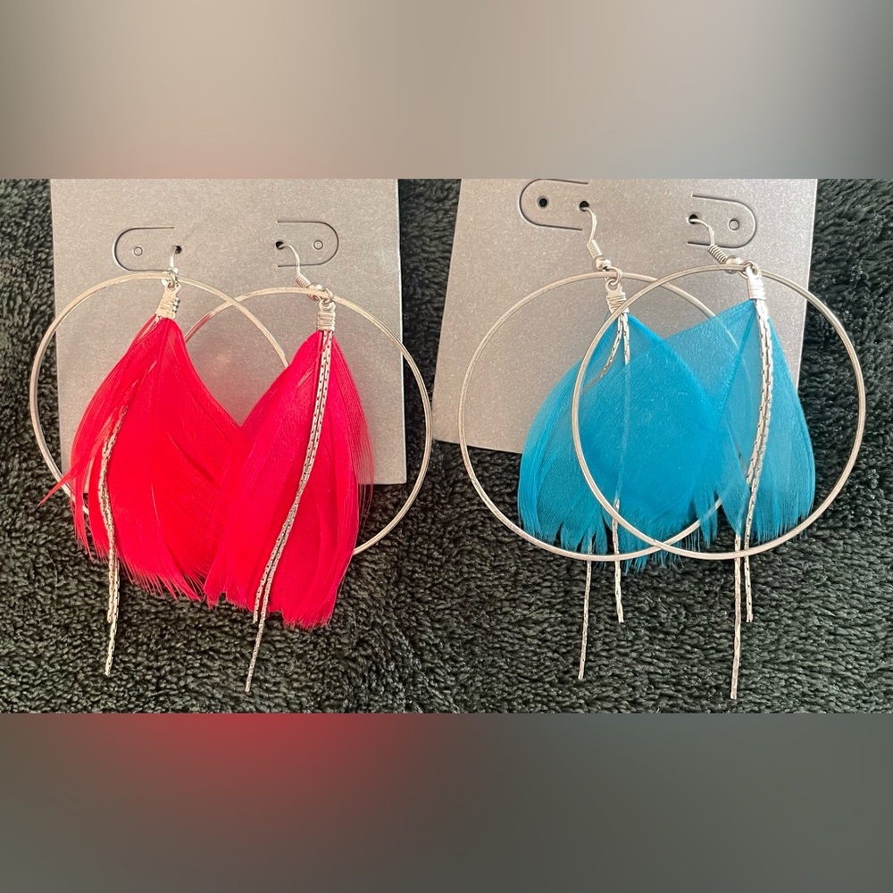 NWT Pair of Boho Feather Earrings
